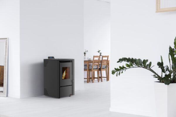 Estufa de pellet Mod. FIRST 6 Kw. Negro ambiente