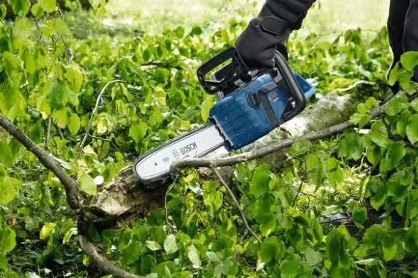Sierra de Cadena Bosch GKE 18V-40 + Batería + Cargador - Imagen 6