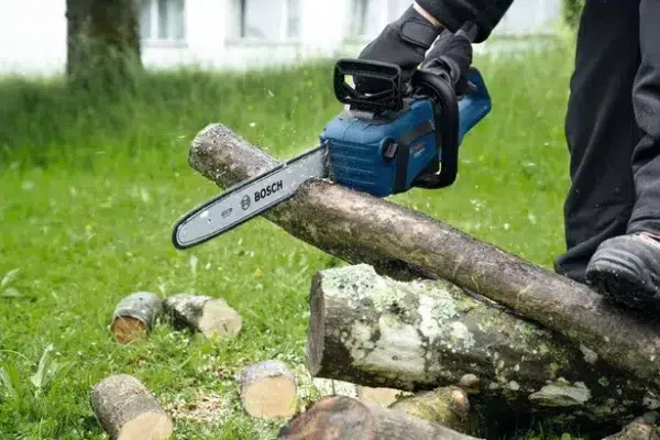 Sierra de Cadena Bosch GKE 18V-40 + Batería + Cargador - Imagen 5